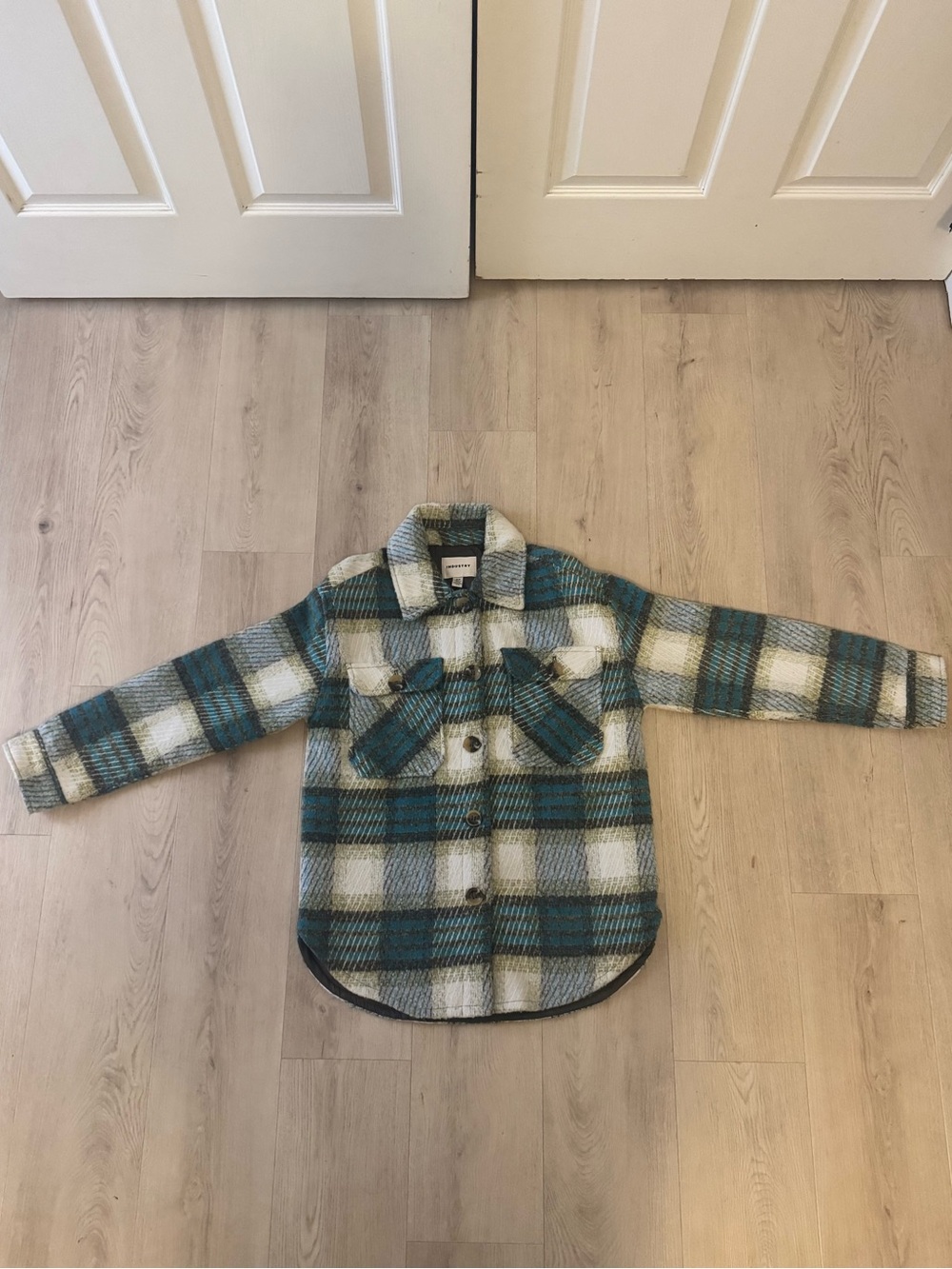 Women’s  Plaid Button-Up Shacket in Teal and Cream